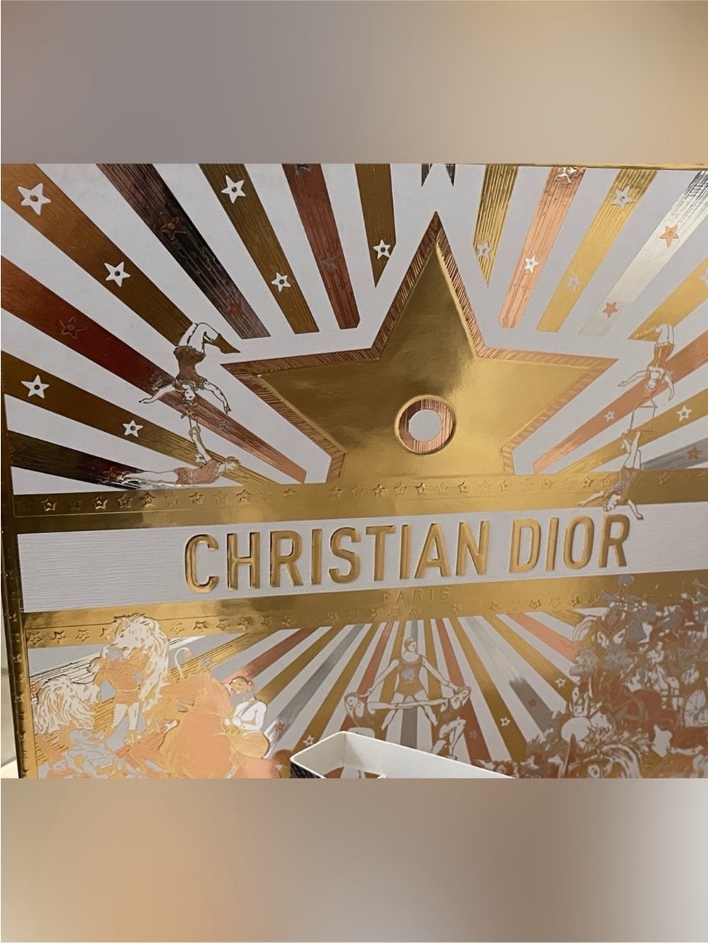 Dior Cream Velvet Cosmetic Pouch
6-piece Bundle in Limited Edition
Box - Picture 13 of 13